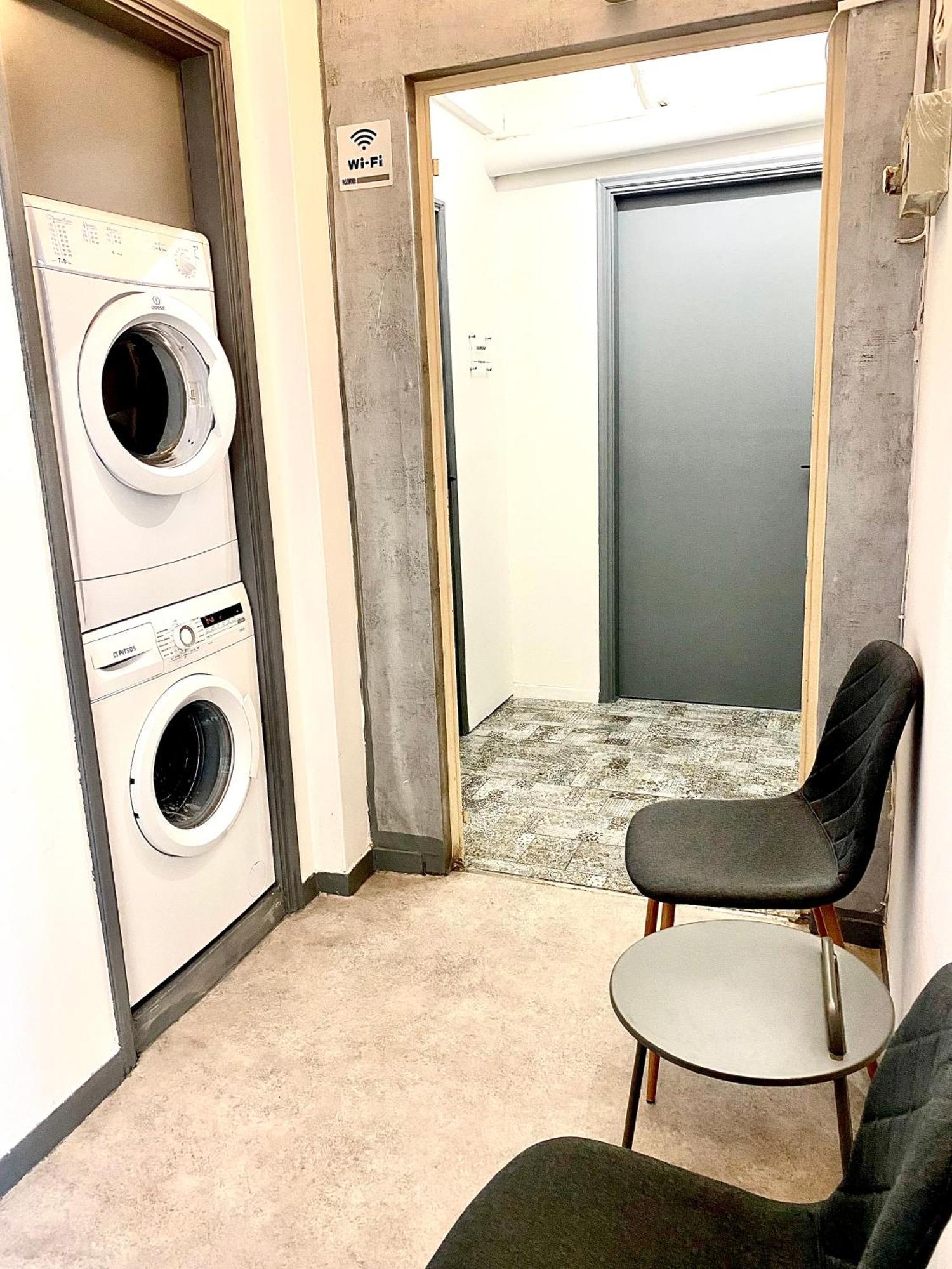 Apartment Host - Urban Boho