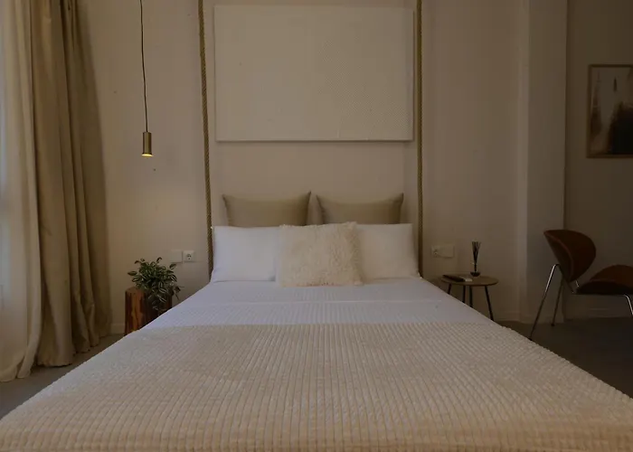 Athens Host - Urban Boho