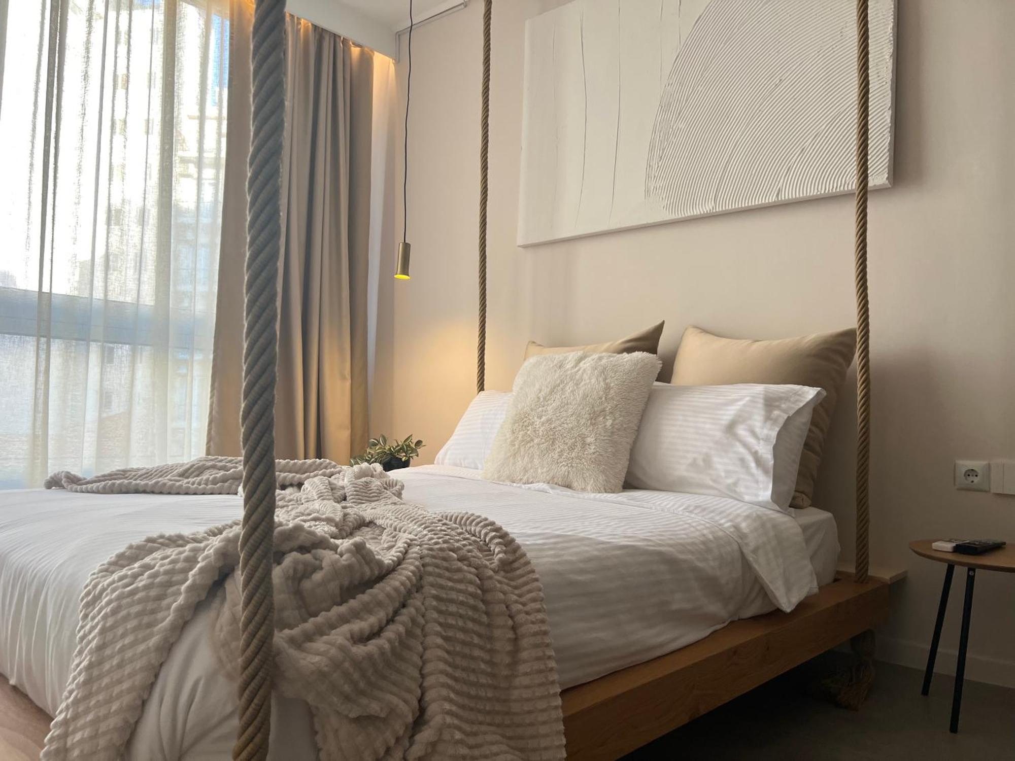 Apartment Host - Urban Boho *