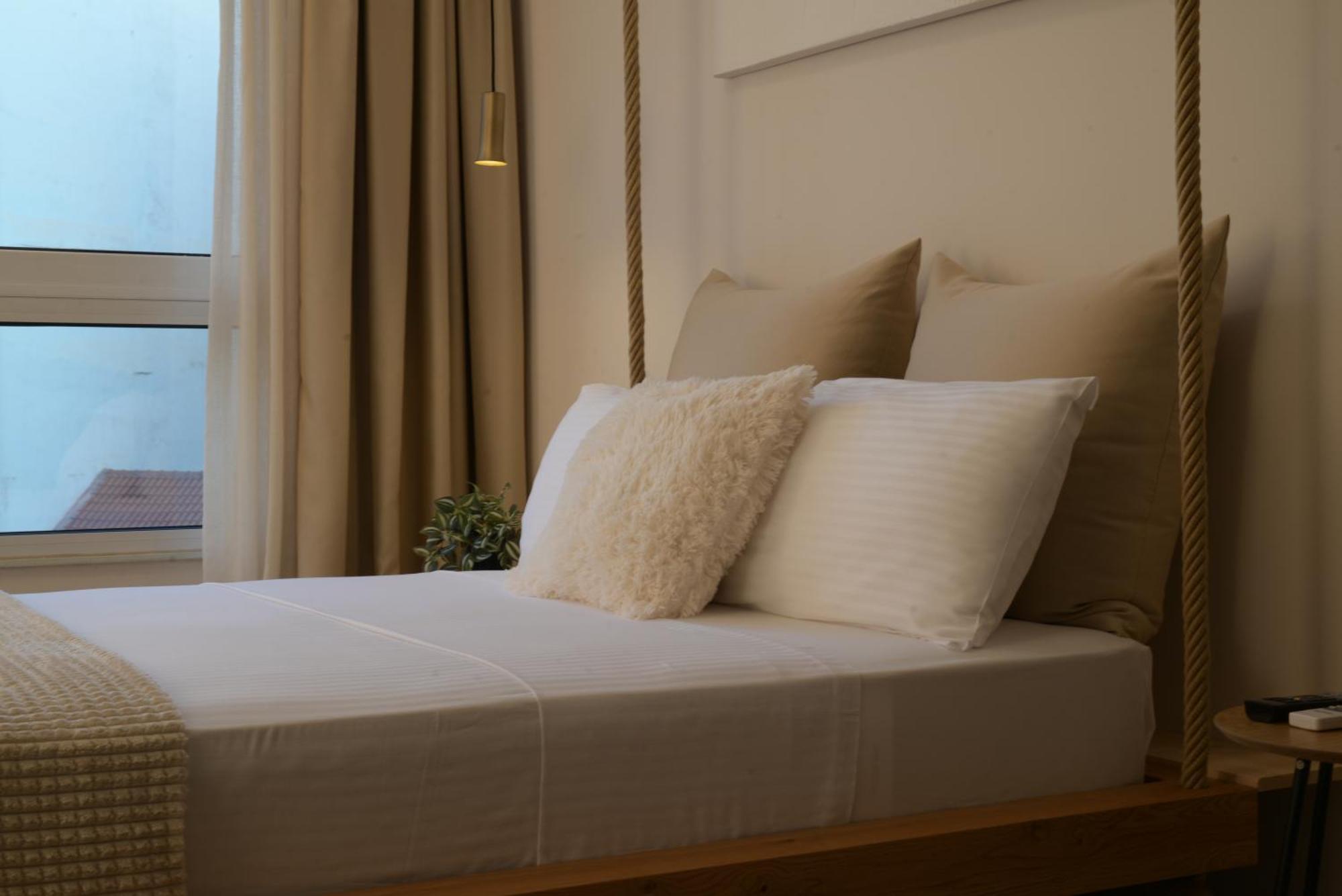 Apartment Host - Urban Boho *